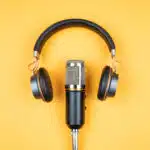 micro-casque-podcastshutterstock