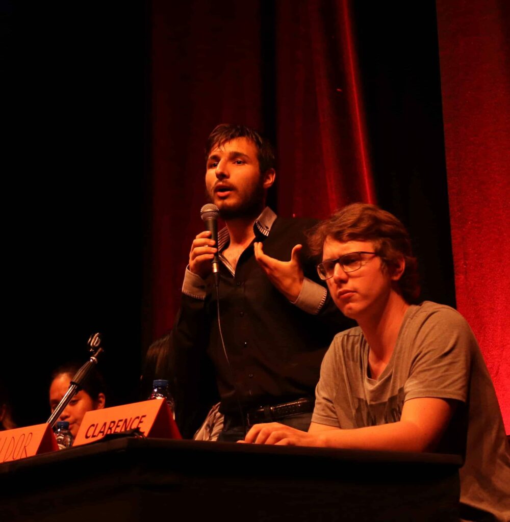 À l’initiative de la Ligue des droits humains, de jeunes élèves bruxellois apprennent à affûter leurs arguments et à défendre un opinion au cours de joutes verbales.